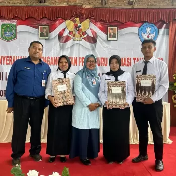 Penyerahan SK Guru PPPK Formasi Tahun 2022 SMP Negeri 1 Page